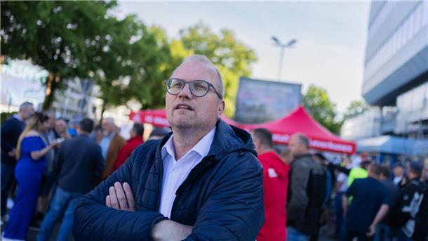 Gewerkschaft bestreikt erstmals die Kölner Ford-Werke Sozialdemokrat Jochen Ott übt Kritik am Ford-Management.