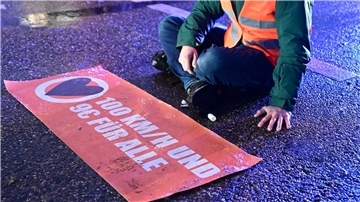 Spalten die Blockade-Aktionen der Letzten Generation die Gesellschaft? So sieht es zumindest die Klimaschutzbewegung Fridays for Future.