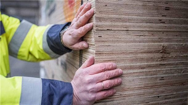 Von „krummen“ Geschäften zu Komplett-Logistik aus einer Hand Spanplatten