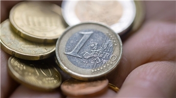 Sparer können sich über steigende Zinsen etwa fürs Tagesgeld freuen.