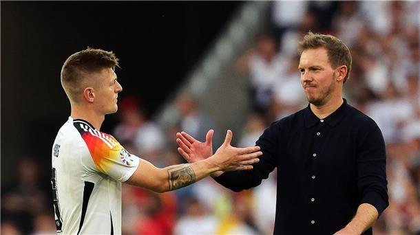 Kroos: DFB-Team „meilenweit“ vom WM-Titel entfernt Spart nicht mit Kritik am Team von Julian Nagelsmann: Toni Kroos (l).