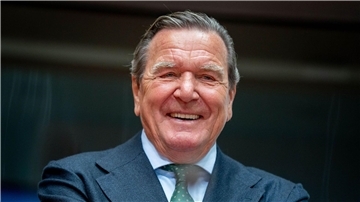 SPD-Altkanzler Gerhard Schröder pflegt enge Verbindungen zu Russland.