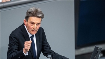 SPD-Fraktionschef Rolf Mützenich warnt wegen der Einsparungen vor einer Spaltung der Gesellschaft.
