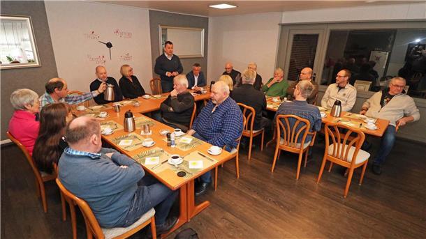 Frühstücksrunde des SPD-Landtagsabgeordneten Oliver Lottke mit den Uthleder Vereinsvorsitzenden