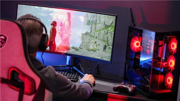 Große Gaming-Unternehmen mit Umsatzplus - und Problemen Spielen am Computer - für viele Menschen eine beliebte Freizeitaktivität.
