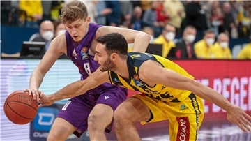 Spielmacher-Talent Peter Hemschemeier (links) ist in der BBL bei der BG Göttingen nicht glücklich geworden. Der 20-Jährige folgt seinem Förderer Steven Esterkamp zu den Eisbären Bremerhaven.
