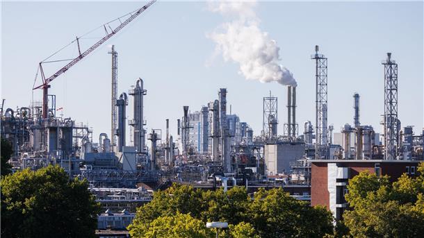 BASF fährt Investitionen deutlich zurück Spürt die schwache Nachfrage: der weltgrößte Chemiekonzern BASF. (Archivbild)