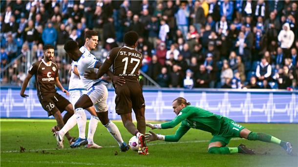 St. Pauli scheitert auch hier mit einer Offensivaktion.