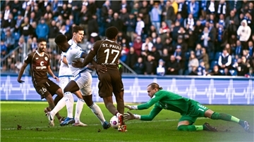 St. Pauli scheitert auch hier mit einer Offensivaktion.
