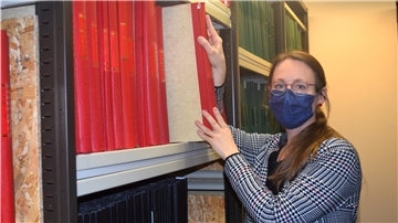Stadtarchiv-Leiterin Dr. Julia Kahleyß findet in den Geburtenbücher Hinweise auf die Namens-Vorlieben vergangener Zeiten.