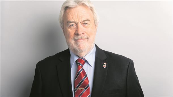 Sozialamt kündigt Flüchtlingen: Weihnachten ohne Bleibe? Stadtrat Uwe Parpart (SPD) eilte noch am Freitag zu den Familien, um sich selbst zu informieren.