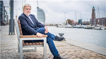 Stadtrat Uwe Parpart will ein Spenden-Projekt starten, um mit Bürger-Engagement mehr neue Sitzgelegenheiten zu schaffen.