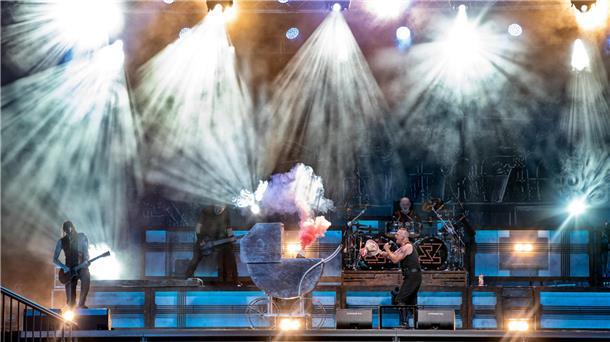 Stahlzeit wollen in Bremerhaven eine tolle Show abliefern.