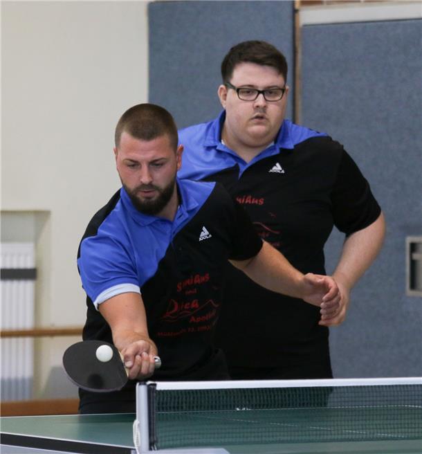 Stanislaw Ribel und Dominik Felker vom Tischtennis-Bezirksligisten Elsflether TB.