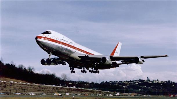 Boeings letzte 747: Die „Königin der Lüfte“ nimmt Abschied Start der ersten Boeing 747 auf dem Boeing Field in Seattle im Jahr 1969.