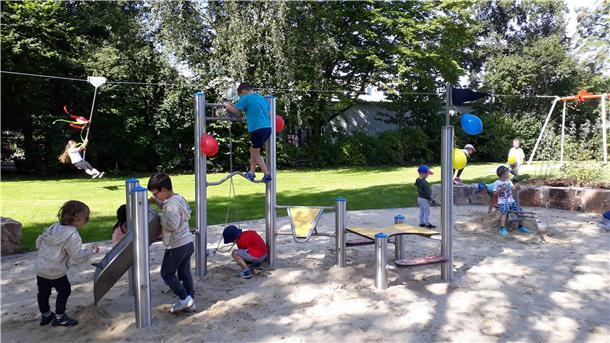 Startklar für das Spielvergnügen: Der neu gestaltete Spielplatz am Rotdornweg. 