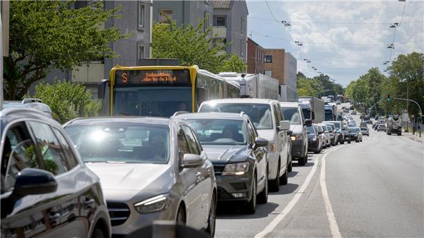 Freie Fahrt in Richtung Deichbrand: Sperrung der A27 ist aufgehoben Stau auch in der Bremerhavener City.