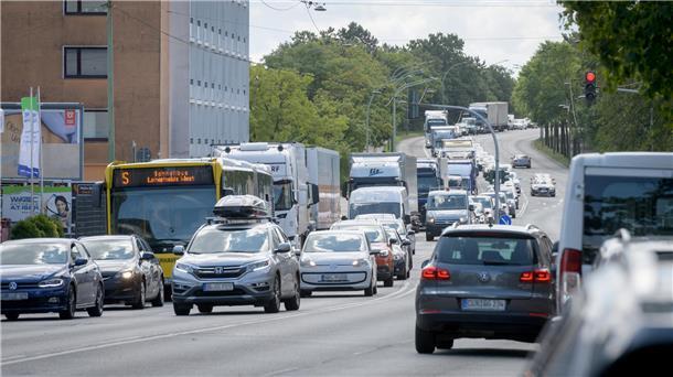 Freie Fahrt in Richtung Deichbrand: Sperrung der A27 ist aufgehoben Stau auch in der Bremerhavener City.