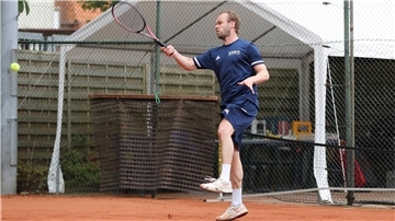 Stefan Harms spielt Tennis für den TK Nordenham