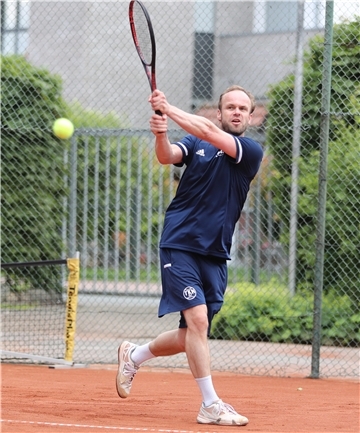 Stefan Harms spielt Tennis für den TK Nordenham