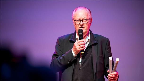 Hof ehrt Dokumentarfilmer Stefan Paul Stefan Paul bedankt sich für den Filmpreis der Stadt Hof.