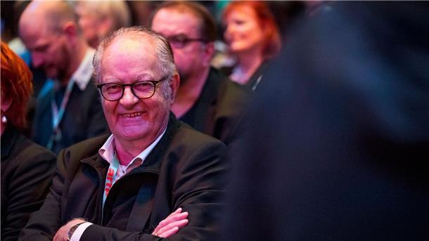 Hof ehrt Dokumentarfilmer Stefan Paul Stefan Paul bei der Verleihung des Hofer Filmpreises.