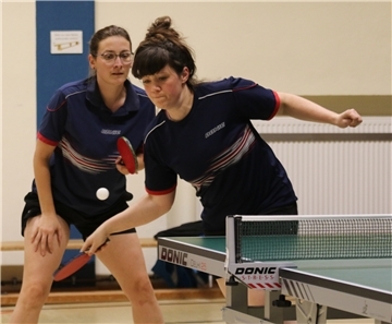 Stefanie Meyer und Jantje Beer spielen für den Elsflether TB Tischtennis