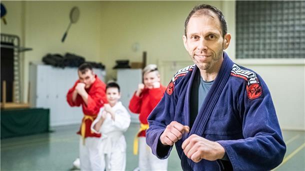 Stephan Mischer-Dinklage trainiert beim OSC Kinder und Jugendliche im Kampfsport Ju-Jutsu.