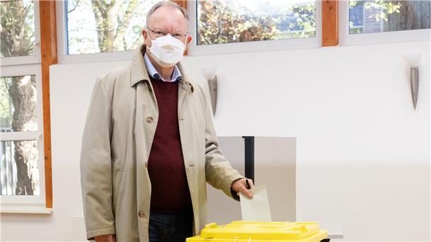 Niedersachsen hat entschieden - so sieht es in den Wahlkreisen aus Stephan Weil (SPD), Ministerpräsident Niedersachsen, kam Sonntag schon früh zum Wählen. Auf die Frage, was er danach machen werde, antwortete er: „Ich gehe jetzt erst einmal schön frühstücken.“