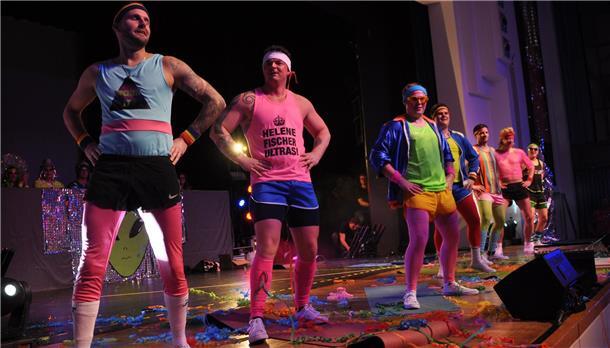 Großartige Stimmung und tolle Show beim Ellwürder Karneval Stets mit viel Spaß dabei: 7 Promille.