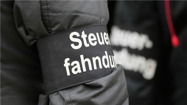 Lob für Steuerfahnder: 1,3 Milliarden Mehreinnahmen erzielt Steuerfahnder.