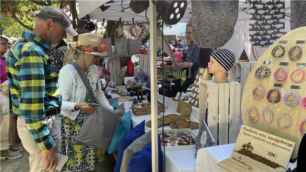 Kaiserwetter sorgt für Hochbetrieb bei der Landpartie in Nordenham Stöbern und gucken - dafür gibt es bei „Garten & Ambiente“ sehr viel Gelegenheit.