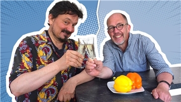 Stößchen zum Finale: Jens Schönig und Detlef Glückselig feiern mit - natürlich alkoholfreiem - Sekt, dass sie beide Sieger der Challenge sind.