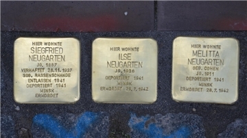 Stolpersteine für die in Minsk ermordeten Siegfried, Melitta und ihre Tochter Ilse Neugarten.