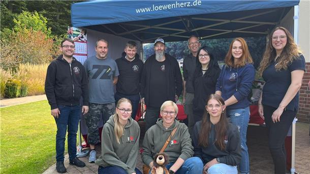 „6. Ohreler Simson-Rallye“ : Große Freude über zwei Spenden Strahlende Gesichter bei der Spendenübergabe.
