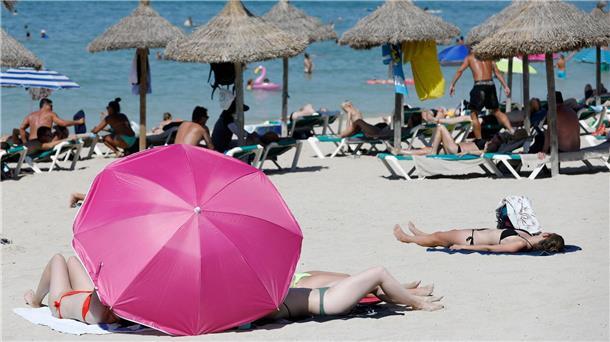 „Populärste Form des Glücks“ - Neuer Urlaubsrekord Strandurlaub ist immer noch heiß begehrt. (Archivbild)