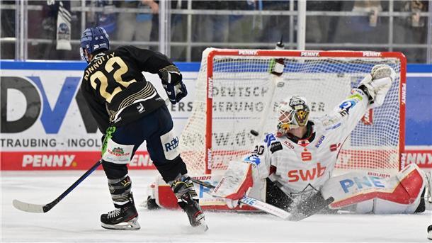 Straubings Mike Conolly sorgte für die Entscheidung und verhinderte, dass die Pinguins sich an die Tabellenspitze setzen.