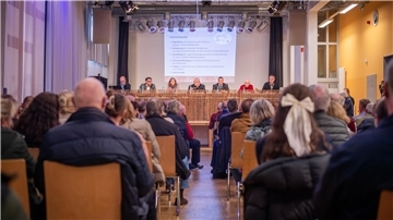 Streitthema Grundwasser: Im voll besetzten Dienstleistungszentrum Grünhöfe wurde heiß diskutiert.