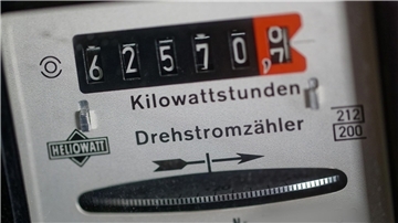 Strom und Erdgas sind für Haushalte in den vergangenen zwölf Monaten im Durchschnitt deutlich günstiger geworden.