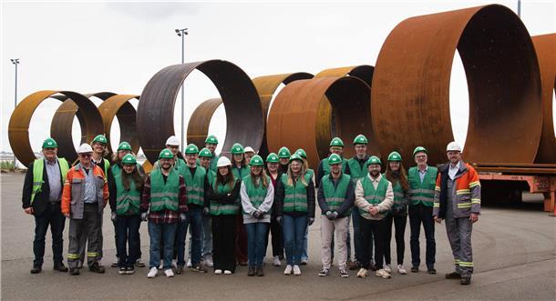 Studierende aus Oldenburg haben die Unternehmen Steelwind und Kronos Titan besichtigt.