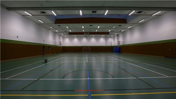 Stück für Stück wird die Sporthalle in Burhave erneuert. Nach der Beleuchtung ist die Lüftungsanlage an der Reihe – wenn auch der Gemeinderat zustimmt.