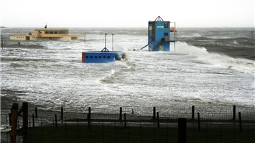 Sturmflut in Tossens: Die Zahl der Sturmfluten und auch der besonders heftigen Sturmfluten wird sich durch den Klimawandel vervielfachen. Das gilt bei Klimaforschern als gesichert.