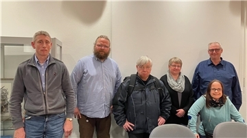 Sven Janßen, Steffen Högemann, Hergen Bremer, Manuela Tatje, Albert Mumme, Anja Hülsebusch (von links) tauschten sich über die Kritik an der Nordwest-Bahn aus.