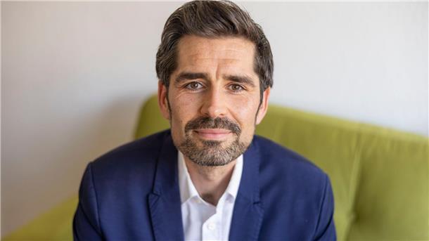 Kontrolle nur mit Ansage Sven Teuber ist Bildungsminister in Rheinland-Pfalz und will Hausaufgaben-Kontrollen nur noch mit Ansage.