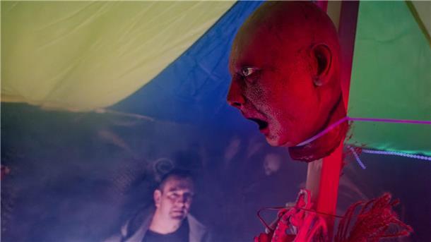 Sven Wagner baut sein Duisburger Reihenhaus jedes Jahr für einen Abend zu seiner Grusel-Atraktion um. 