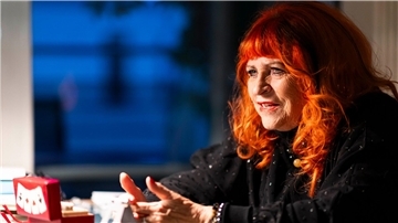 Sylvie Kollin legt seit 40 Jahren Menschen die Karten. 