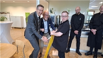 Das Sozialwerk Wesermarsch betreibt jetzt die Kantine im Braker Kreishaus. Das Foto zeigt die feierliche Eröffnung.