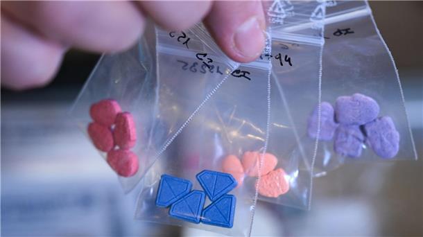 Bund warnt: Organisierte Kriminalität wird immer brutaler Synthetische Drogen - harmlos anzuschauen, aber gefährlich.