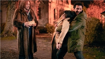 Rocko Schamoni (links) und Fahri Yardim mit Stephanie Petrowitz.