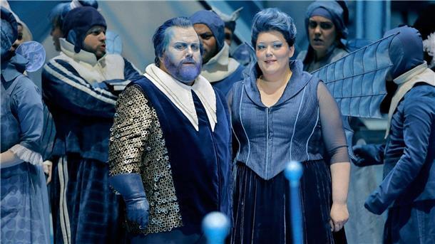 Er ist wieder da: Bayreuth feiert Christian Thielemann Szene aus „Lohengrin“.